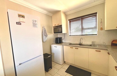 Jeffreys Bay Apartment | JEFFREYS BAY! CLOSE TO POPULAR BLUE FLAG STATUS BEACH!