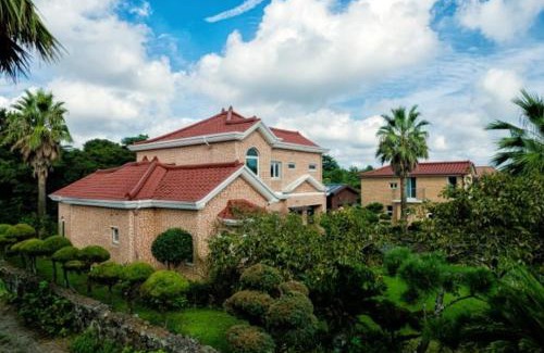 Gujwa House | Jeju Ocean Sky Village Pension