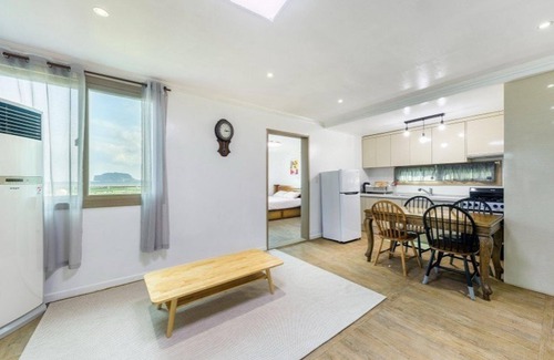 Jongdal-ri House | Jeju Sunny Pension