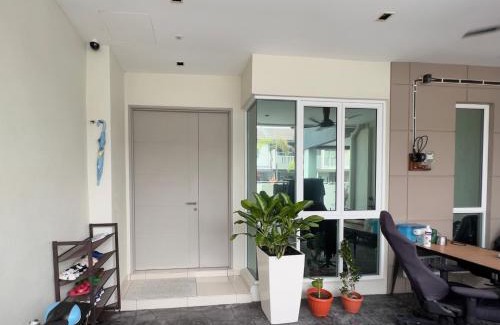 Jenjarom House | Jenjarom Cozy House FREE PARKING