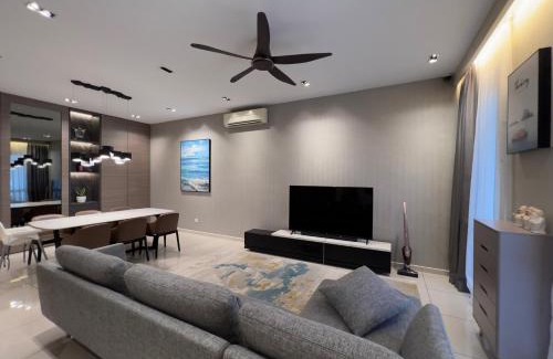 Jenjarom House | Jenjarom Cozy House FREE PARKING