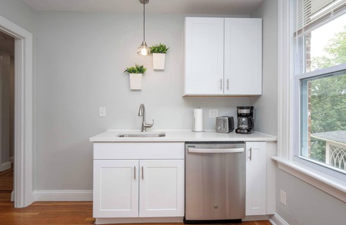 College Hill Apartment | Jennifer's College Hill Escape, Walk to Brown University