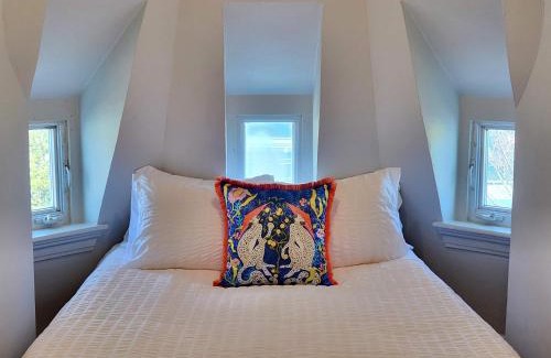 College Hill Apartment | Jennifer's Historic College Hill Apartment - The Lookout