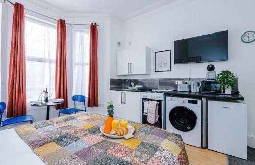 Leamington Spa Apartment | Jephsons Lodge Studio 1 - Free Parking, WiFi, Netflix