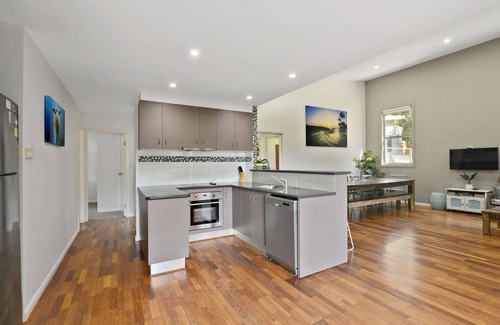 Coffs Harbour House | Jetty 4 Bedroom Home, walk to beach and creek, PET FRIENDLY