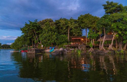 Granada Cabin | Jicaro Island Lodge Member of the Cayuga Collection