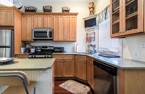 Beach Institute Cottage | Jingle Bells Square Cottage