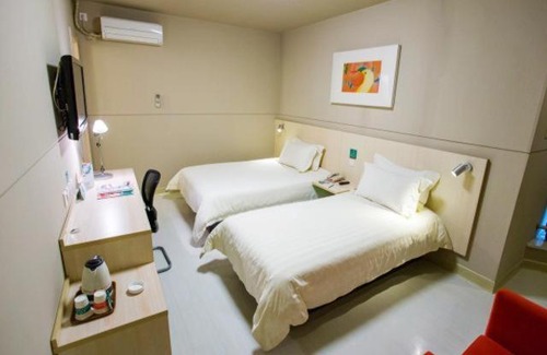 Donghai County Hotel | Jinjiang Inn Lianyungang Donghai Town Heping Middel Road