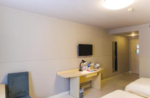 Qingcheng Qu Hotel | Jinjiang Inn Qingyuan Qiaobei Road
