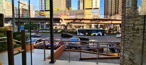 Wack-Wack Greenhills Apartment | JJMC HOMESTAY URBAN DECA EDSa