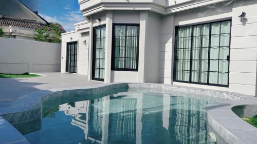 Pak Nakhon Villa | Jmpoolvilla