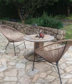 Saint-Aubin-d'Aubigne Bed & Breakfast | Jo Masson