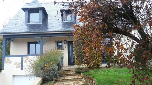 Saint-Aubin-d'Aubigne Bed & Breakfast | Jo Masson