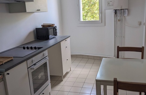 Guyancourt Apartment | Jo24 Proximité Vélodrome et Gare Vers Versailles Paris et Navettes Inter Sites