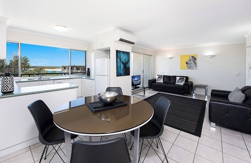 Moreton Bay Region Apartment | Joanne Apartments -2 bedroom apartment with stunning views of the ocean.