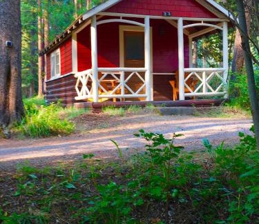 Johnston Canyon Ski Chalet | Johnston Canyon Lodge & Bungalows