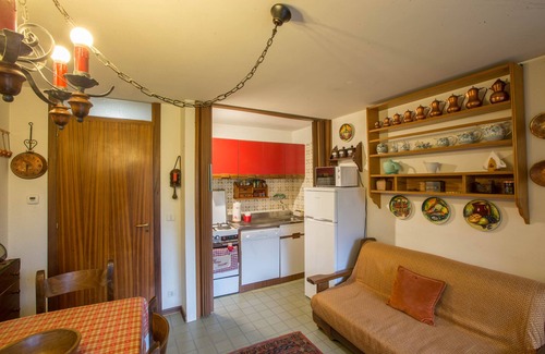 Dolonne Apartment | JOIVY Apt For 7 With Terrace And Exceptional Location