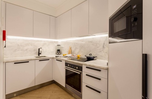 Parede Apartment | JOIVY Cosy apt in Parede near the beach