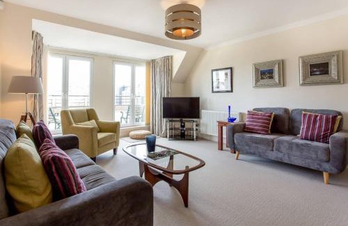 Bonnington Apartment | JOIVY Inviting Apartment near Leith Walk
