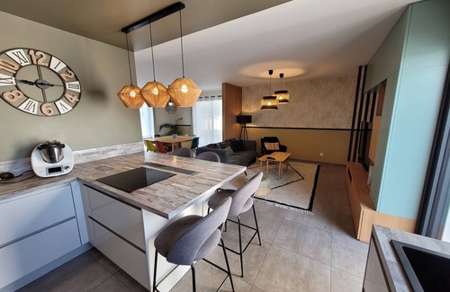 Chauray House | Jolie Maison au Calme Avec Piscine Chauffée et Cuisine D'été Dans un Lotissement