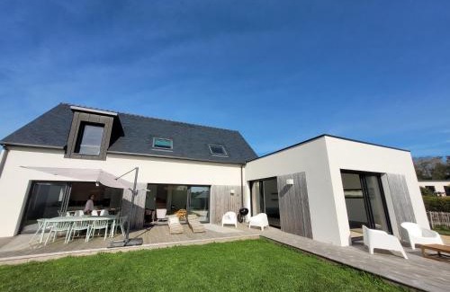 Landunvez Villa | Jolie Maison avec piscine intérieure à 5 minutes des plages