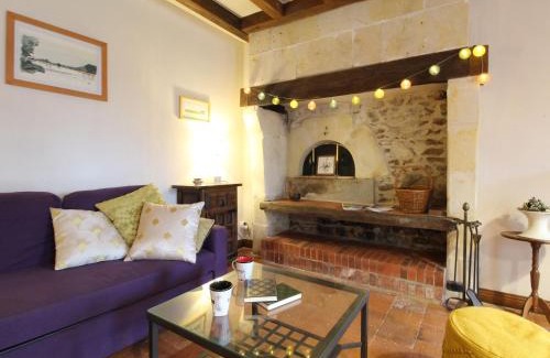 Blaison-Saint-Sulpice House | Jolie maison en pierre avec jardin privatif, proche de la Loire et des châteaux, animaux bienvenus - FR-1-622-23