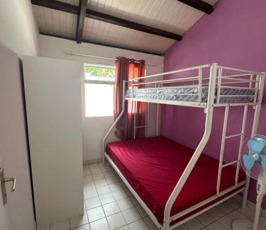 Vieux-Fort House | Jolie maison saisonnière en Guadeloupe de 160m2 disposant de 4 chambres 2 toilettes une grande véranda et terrasse