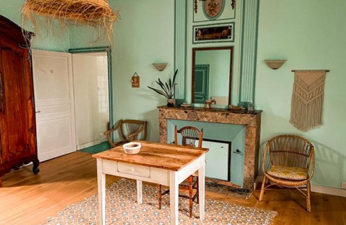 Le Bernard Bed & Breakfast | Jolly Château - private room "Chambre bleue"