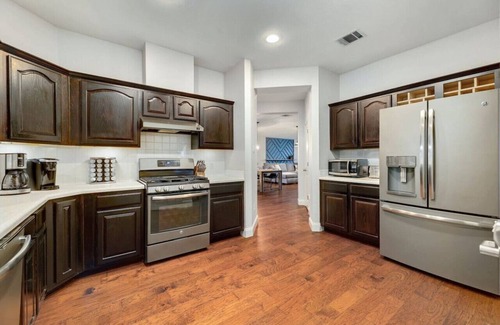 Milwood House | 'Jollyville Jewel' Pet-friendly, w/yard, work space, near Domain