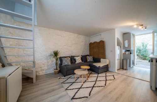 Rueil-Malmaison Apartment | Joséphine Cosy - Centre Ville-Pets friendly - Home cinema Netflix - Jardin Privé
