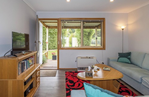 Romsey House | JoY's Romsey guest house Dog Friendly
