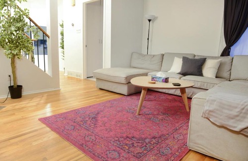 Industrial Park House | JstLikeHome - Getaway