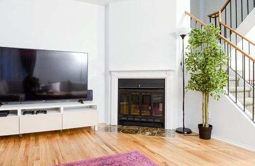 Industrial Park House | JstLikeHome - Getaway