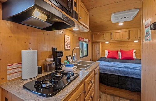 Joshua Tree House | JT Village Campground - Sun Ray