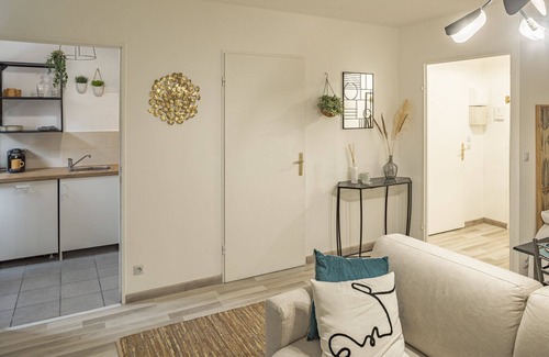 Hincmar Apartment | Julia Home, Centre Reims Avec Parking