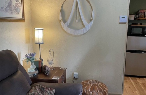 Hawkins Cottage | Julia's Cottage, peace @ Music Springs