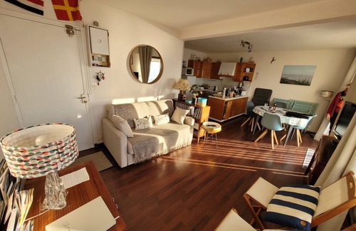 Jullouville Apartment | JULLOUVILLE GRANVILLE facing the sea, with garage.