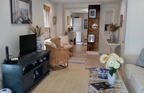 Asbury Park Cottage | JUNE & SEPTEMBER '25 Gorgeous Renovation-Walk to Beach, Restaurants, Bars, Shops