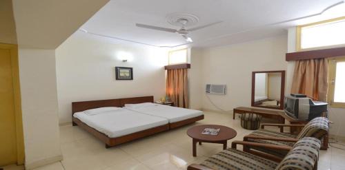 Dharuhera Hotel | Jungle Babbler Tourist Resort