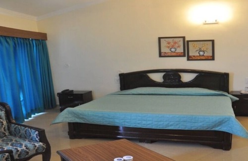 Dharuhera Hotel | Jungle Babbler Tourist Resort