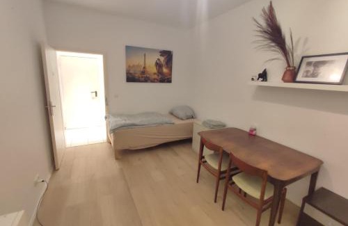 Kelkheim Apartment | Jungle in Kelkheim for 4 Persons 24 h check in
