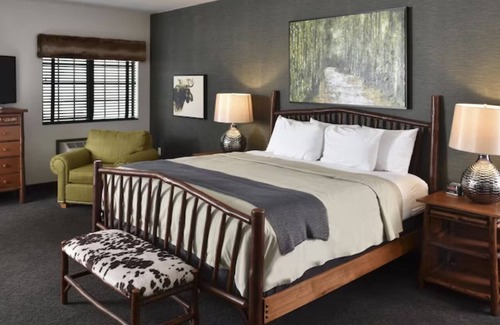 Broken Arrow Hotel | Junior Theme, Stoney Creek Tulsa, Whirlpool, Living Area | 2 Units