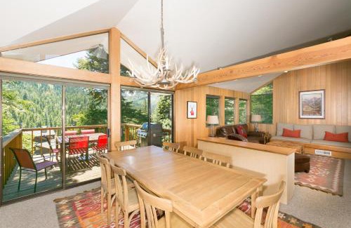 Alpine Meadows House | Juniper at Alpine - Private Hot tub, Pet Friendly & Free Shuttle to Slopes