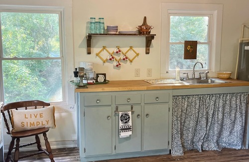 Harold Cottage | Juniper Creek Cottage- on 10 acres with a creek!