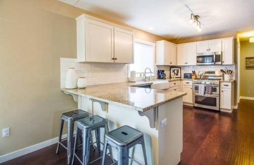 Larkspur House | Juniper Getaway Dreamy Kitchen Pet Friendly