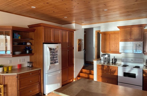 Douro-Dummer Cottage | Juniper Island on Stoney Lake. West facing. Very close to tennis, sailing, golf.