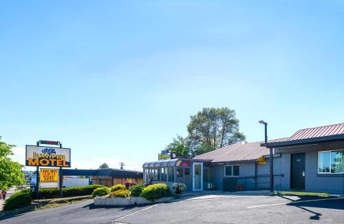 Madras Hotel | Juniper Motel Madras by Townhouse