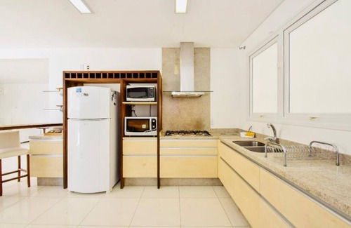 Jurere Internacional House | Jurerê Internacional - Mansion 200m from the beach.