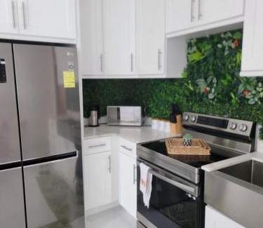 Camperdown Apartment | Jus enjoy yuh stay