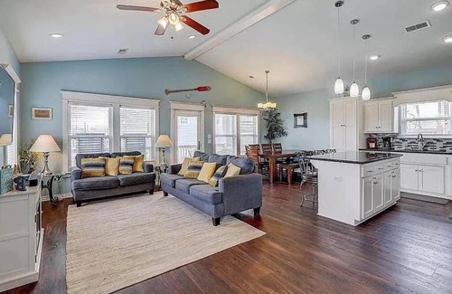Crystal Beach House | Just Beachin’ It